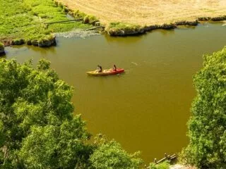 Kayak sur la rivière de l'Acheneau