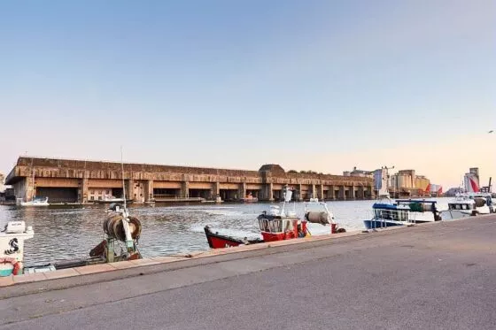 Vue sur le port de Saint-Nazaire et la base sous-marine