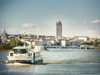 Navibus traversant la Loire entre Trentemoult et Nantes