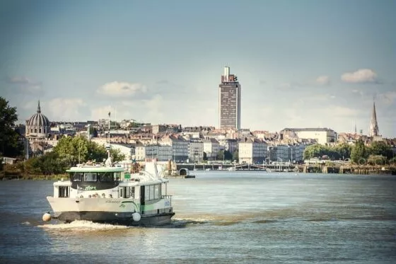 Navibus traversant la Loire entre Trentemoult et Nantes
