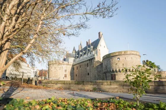 Vue sur le château des ducs de Bretagne, depuis l'enceinte extérieure, en hiver.