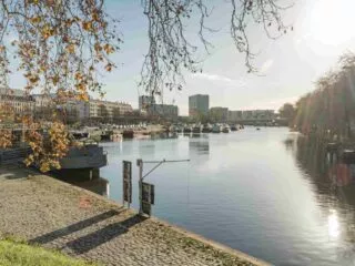 Péniches le long du Canal Saint-Félix à Nantes